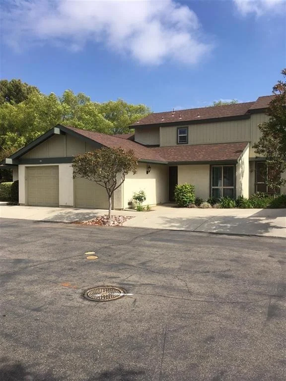 Photo of 393 Roundtree Gln