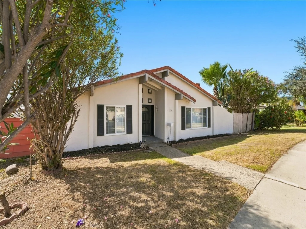 Photo of 330 W Devonshire Drive