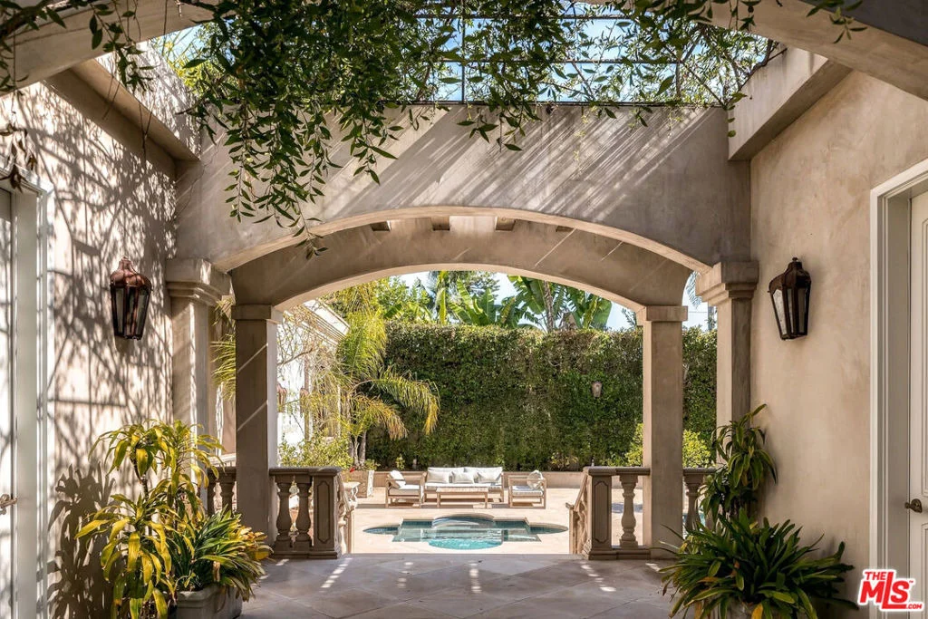 Photo of 628 N Rodeo Drive