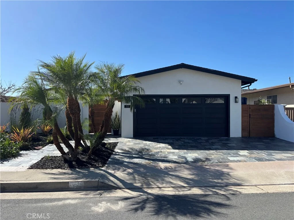 Photo of 213 S La Esperanza