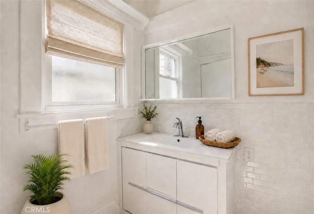 Photo of 301 Catalina