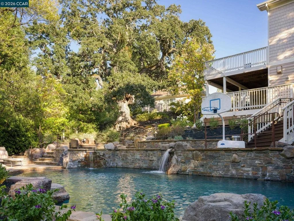 Photo of 1 Brooktree Dr