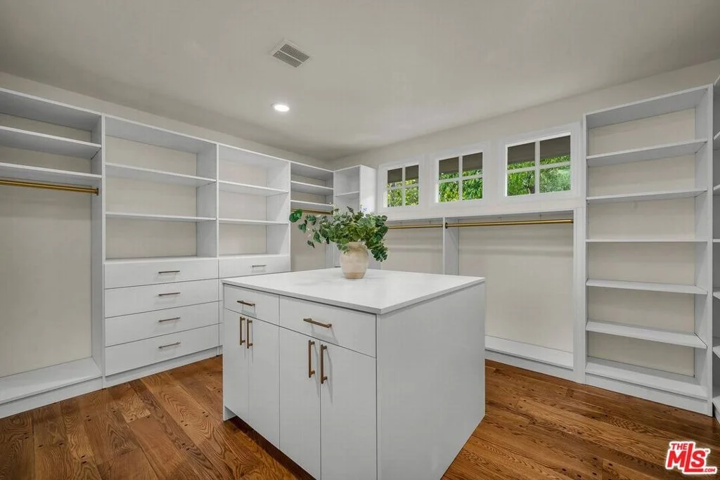 Photo of 3225 Iredell Lane
