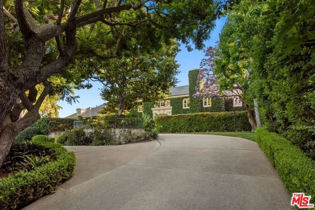 Photo of 9966 Sunset Boulevard
