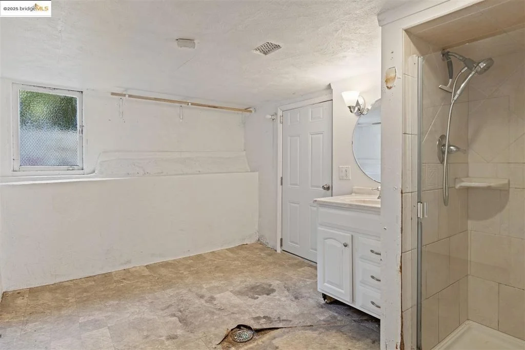 Photo of 2441 Carleton Street