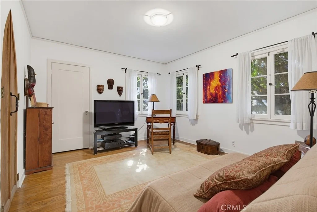 Photo of 2243 Cloverfield Boulevard
