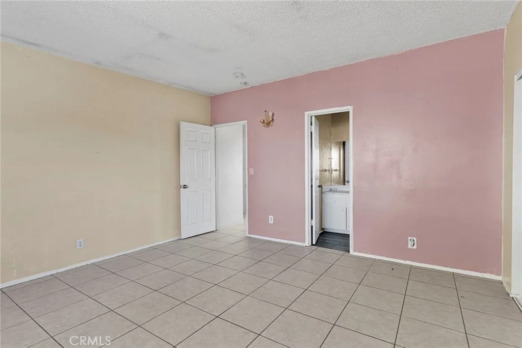 Photo of 17047 Eucalyptus Street