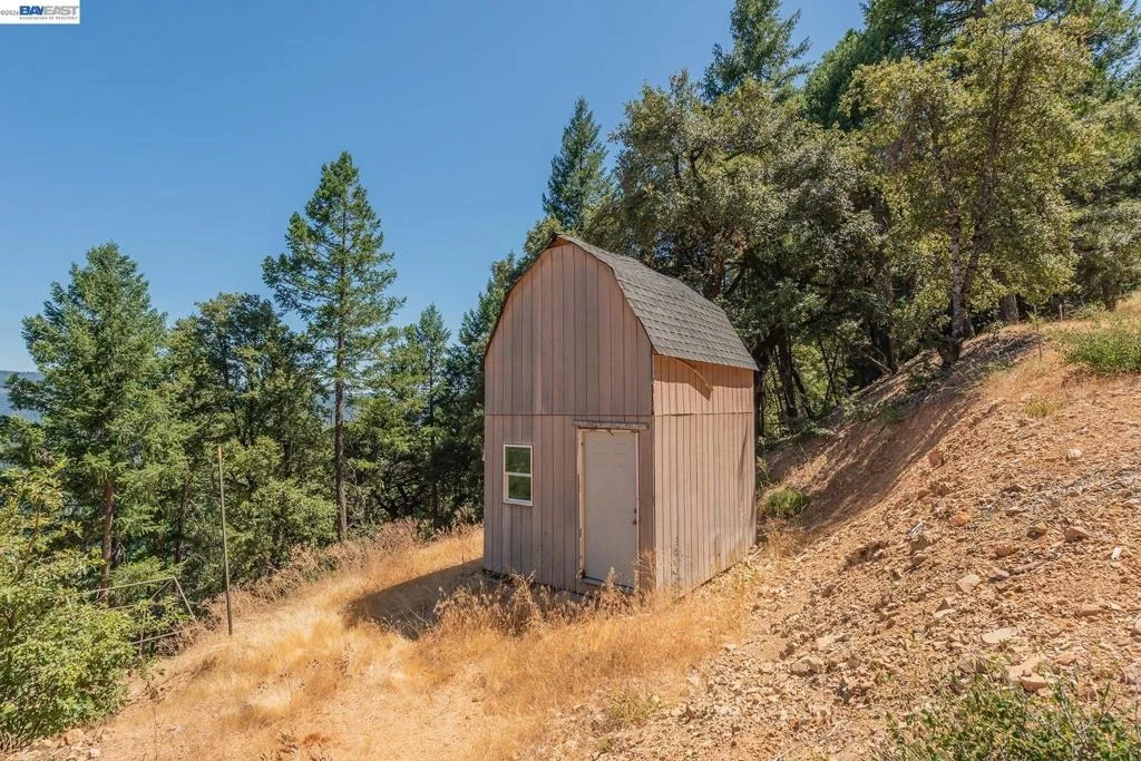 Photo of 190 Moore Gulch