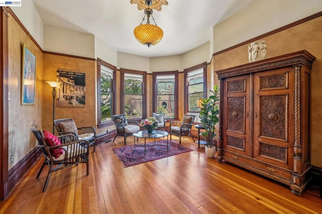 Photo of 2242 San Antonio Ave