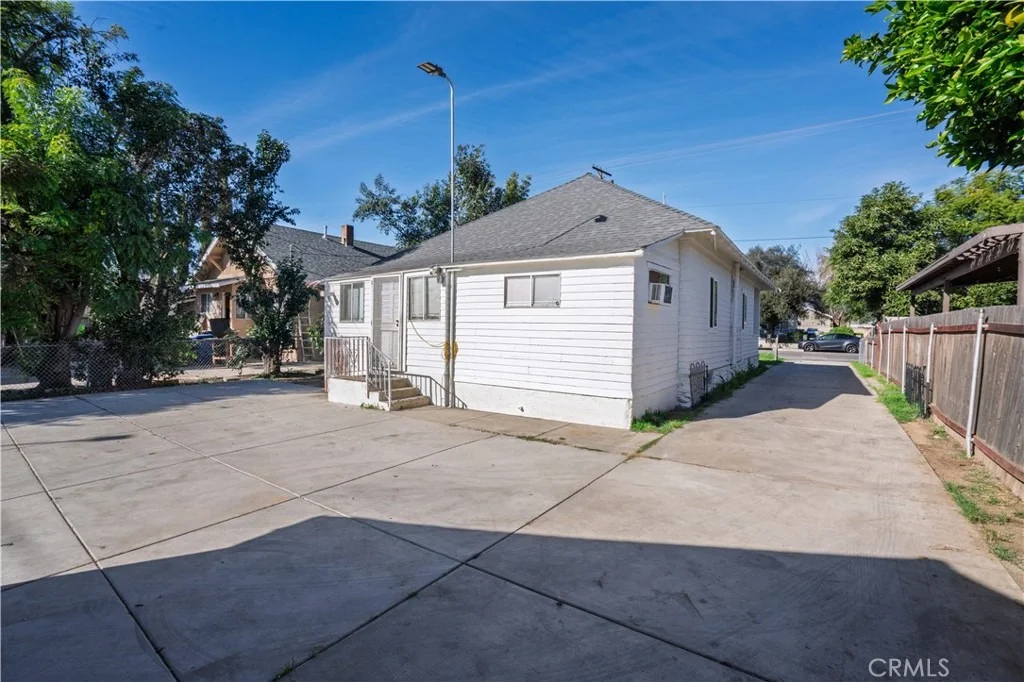 Photo of 730 W 9th