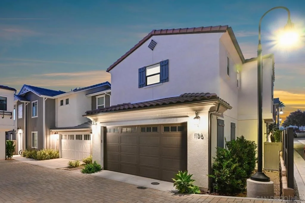 Photo of 1156 E Cove Pl.