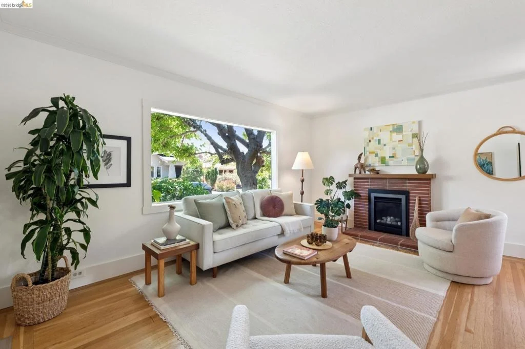 Photo of 1645 Capistrano Ave