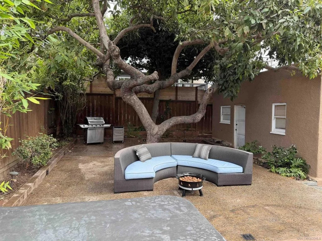 Photo of 633 Arroyo