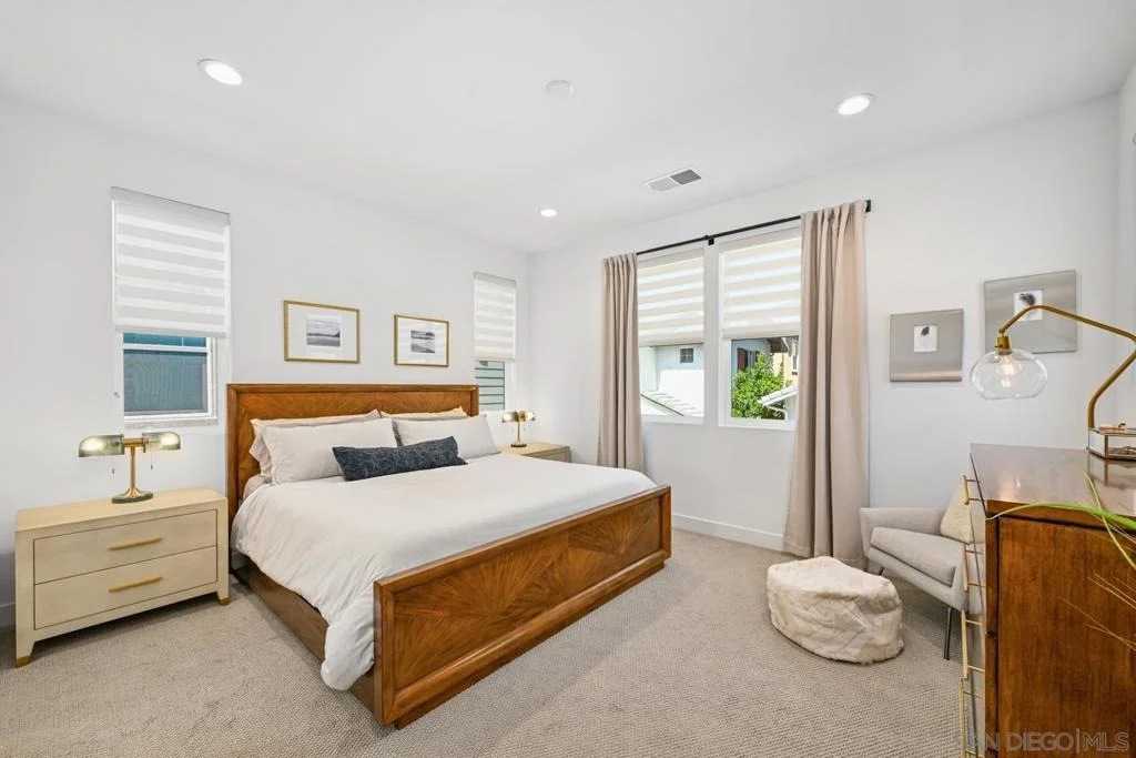 Photo of 1156 E Cove Pl.