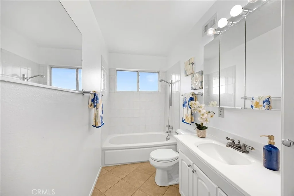 Photo of 978 Orangewood Drive