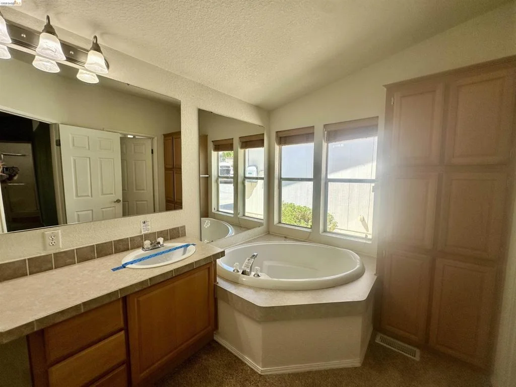 Photo of 20511 Nob Hill Cir