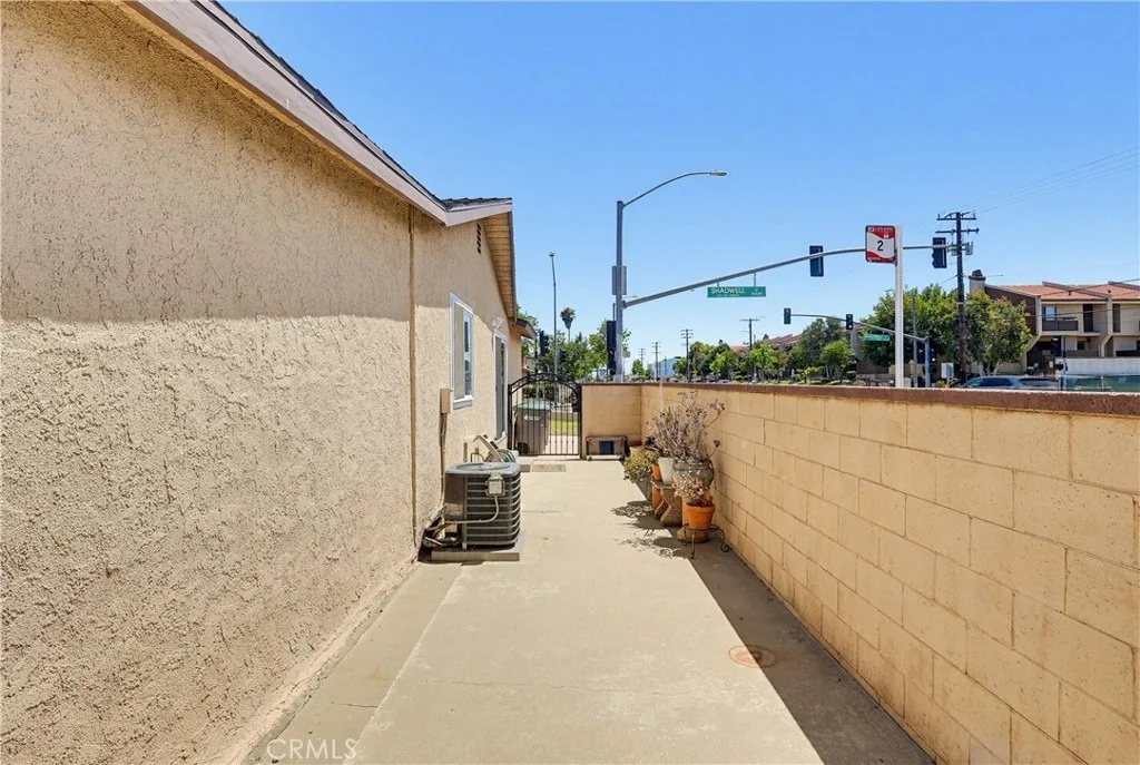 Photo of 555 W Shadwell