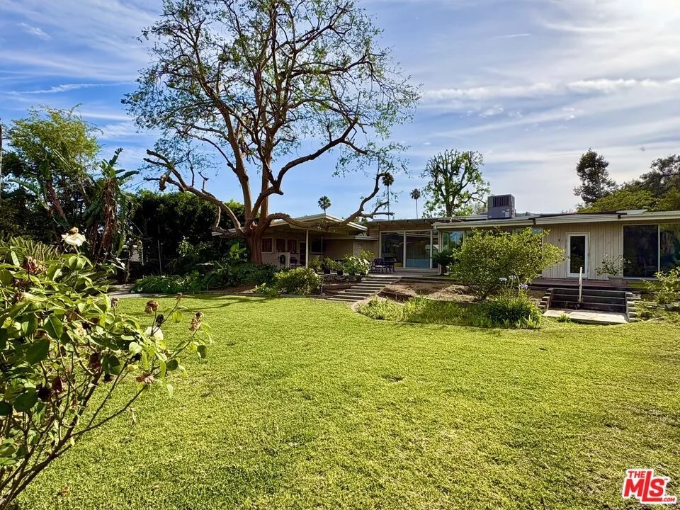 Photo of 206 Oak Meadow Road