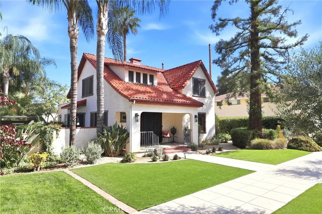 Photo of 18 W Cypress Avenue