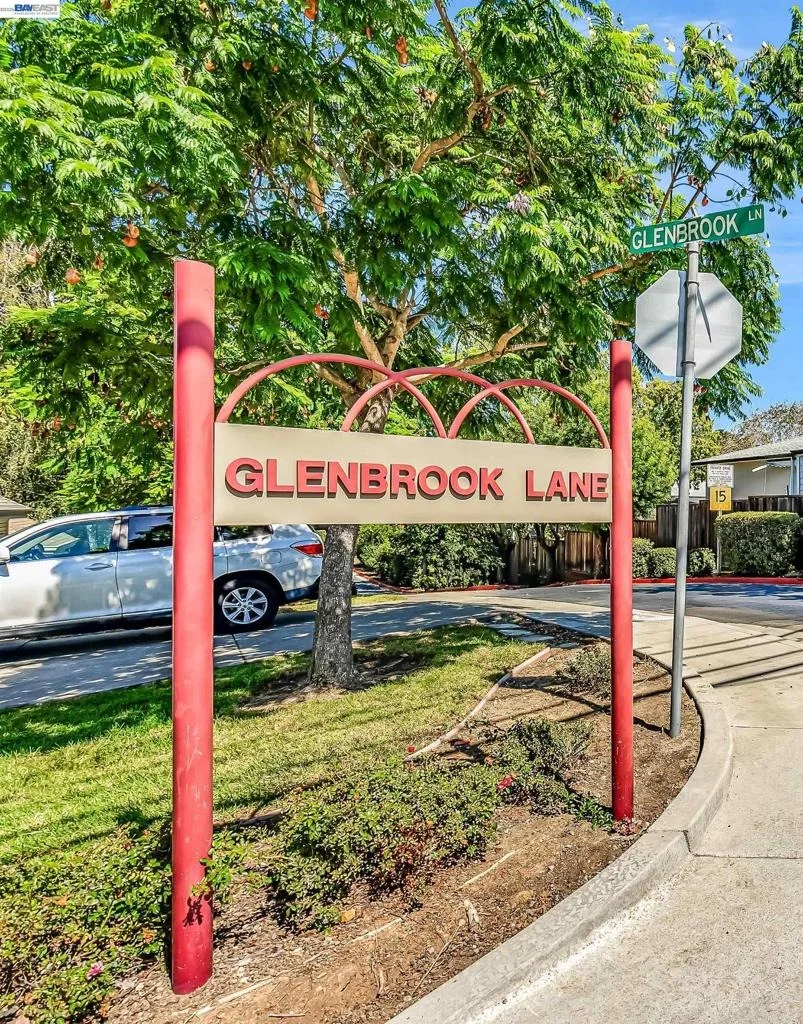 Photo of 23661 Glenbrook Lane