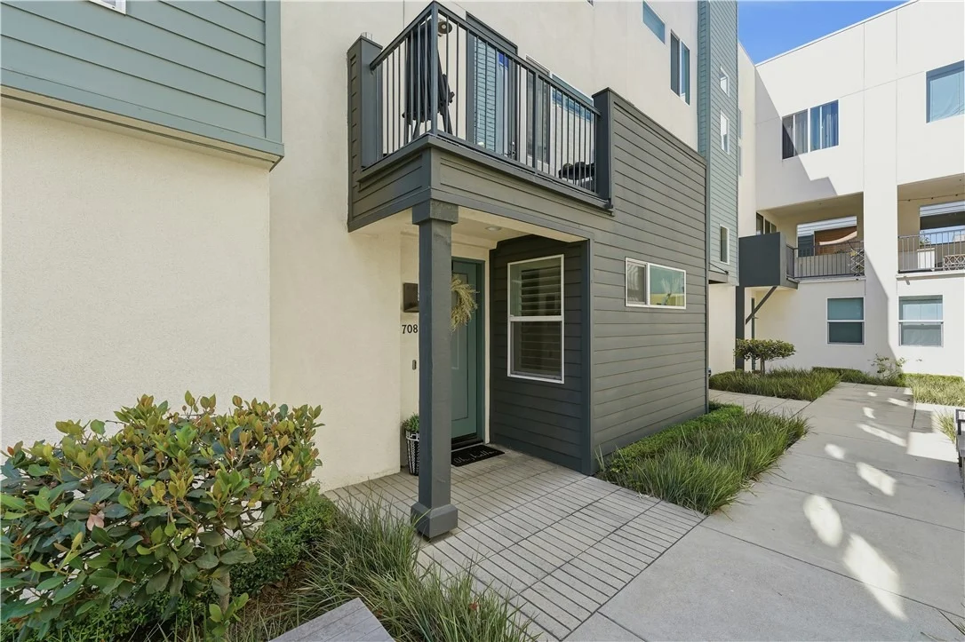 Photo of Unit 708 at 9942 Artesia Boulevard