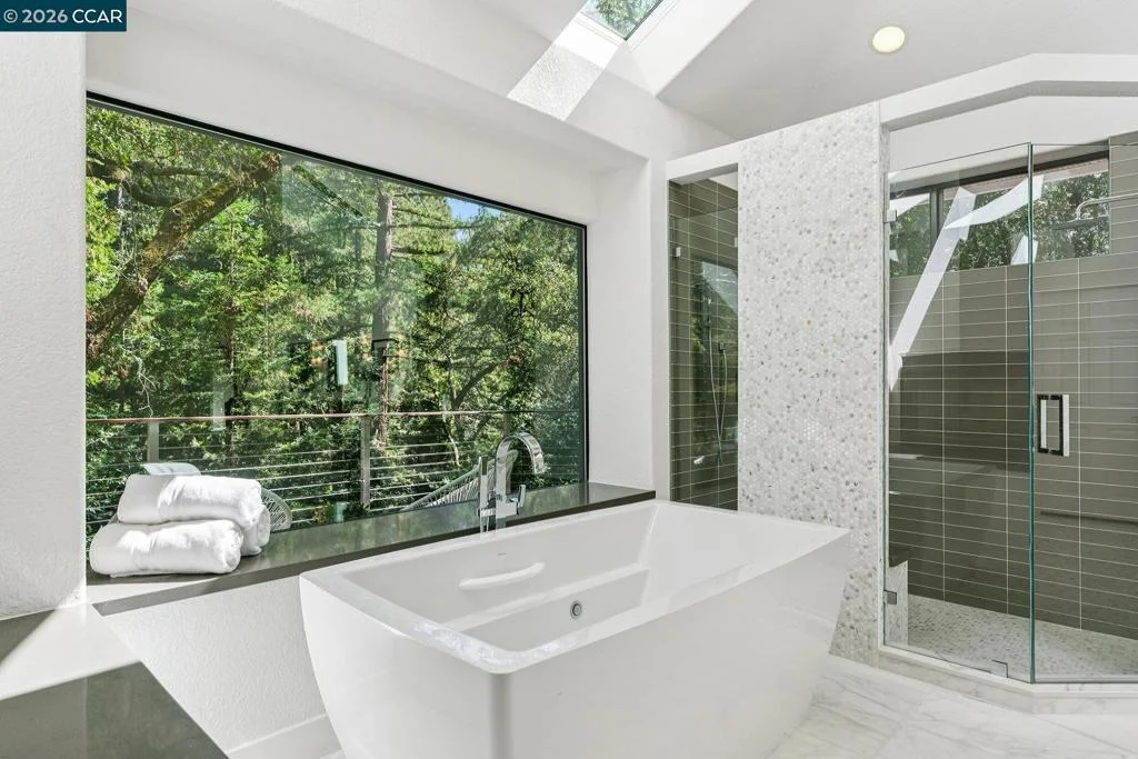 Photo of 11 Redwood Cir