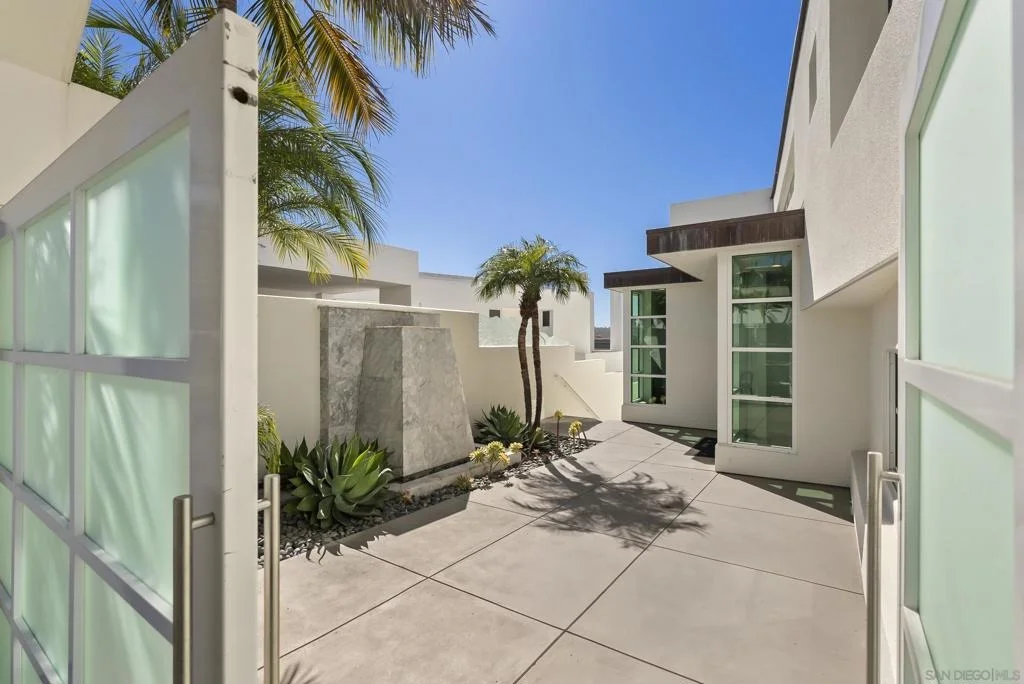 Photo of 121 Via De La Valle