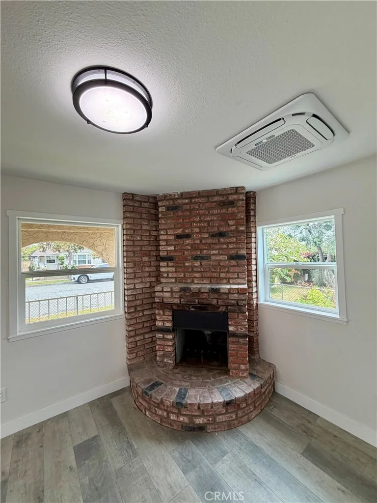 Photo of 543 E 3rd Street