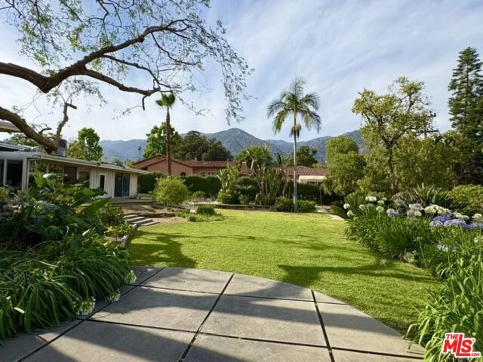 Photo of 206 Oak Meadow Road