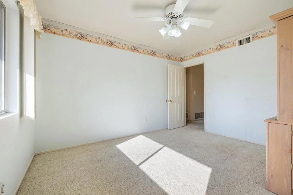 Photo of 5284 Bardwell Avenue