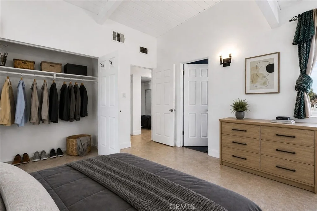 Photo of 18027 Hatton Street