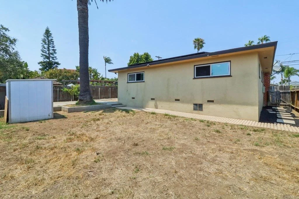 Photo of 915 Crest View Dr
