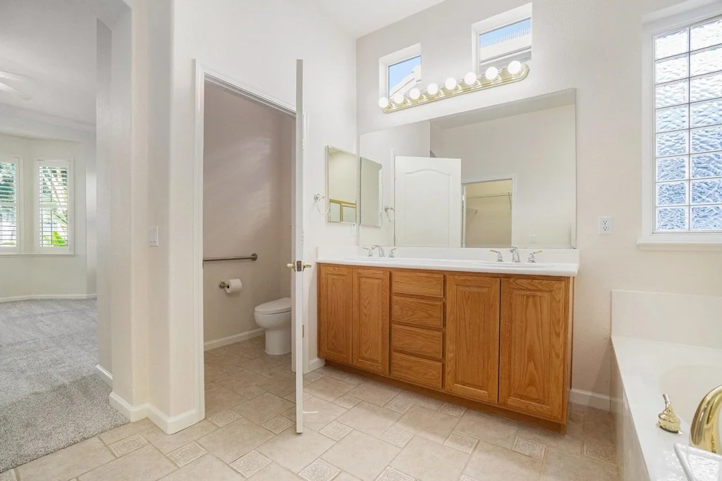 Photo of 1007 CENTENNIAL DR