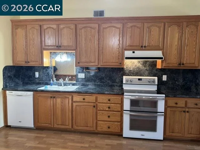 Photo of 1827 Alamo Dr