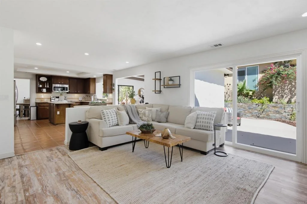 Photo of 4580 El Mirlo