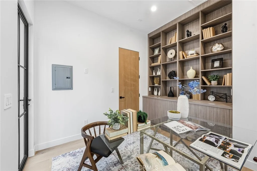 Photo of 4331 Alonzo
