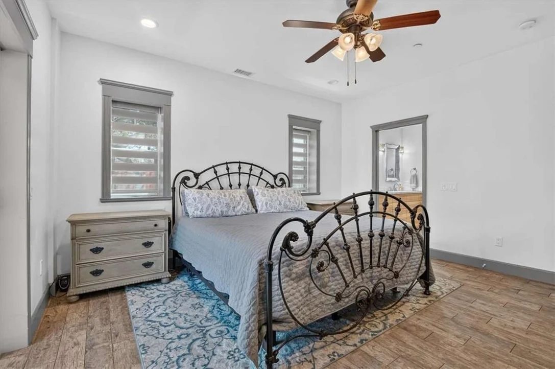 Photo of 1116 1120 Rolling Oaks Drive
