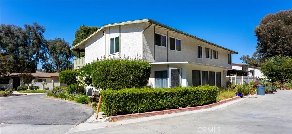 Photo of Unit E at 26344 Oak Plain