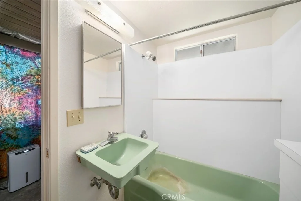 Photo of 1799 Saint Thomas Avenue