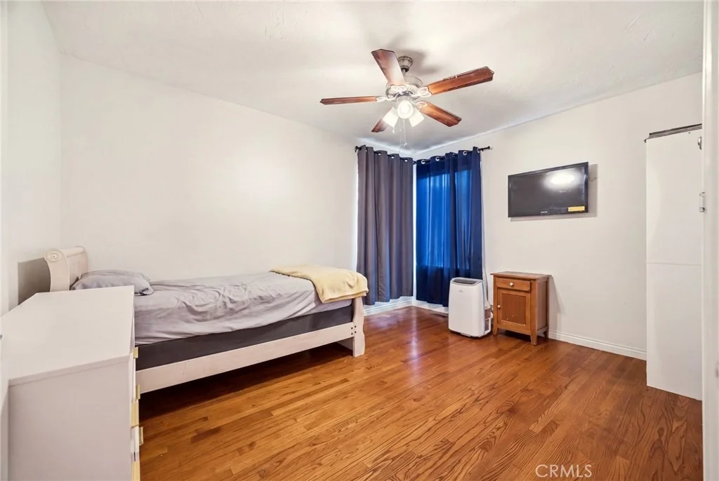 Photo of 1050 W Olive Street