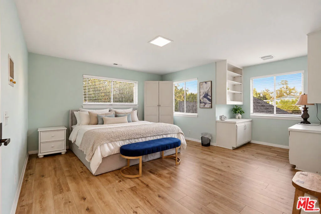 Photo of 900 Gainsborough Drive