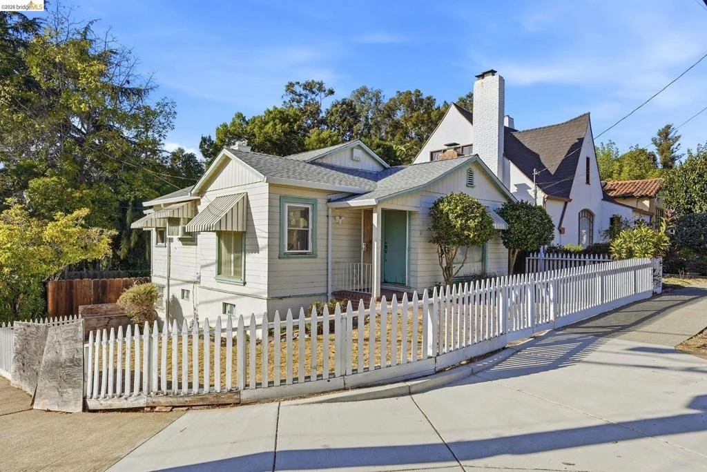 Photo of 2901 Sheffield Ave