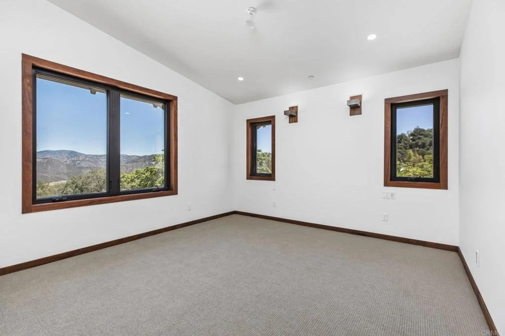 Photo of 21179 Sutherland Dam Road