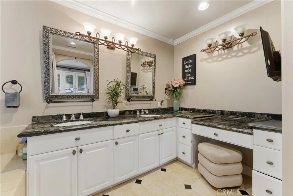 Photo of 520 W Hermosa