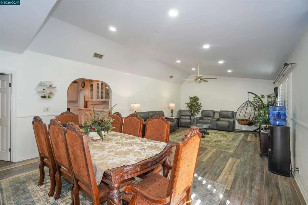 Photo of 2614 Manhattan Beach Blvd
