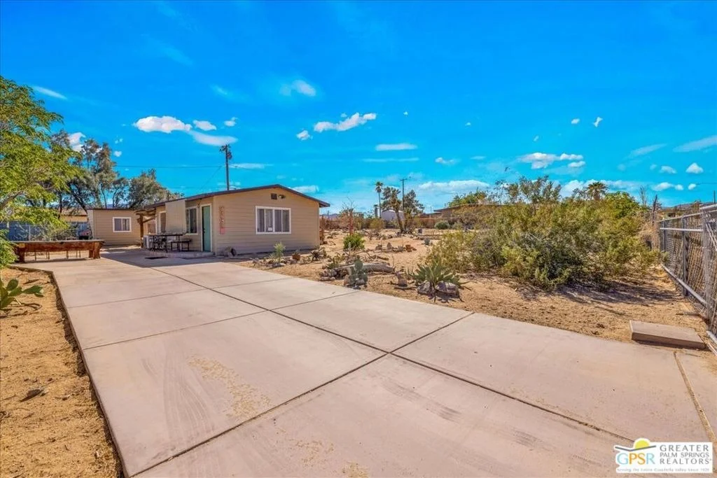 Photo of 61939 Hilltop Drive