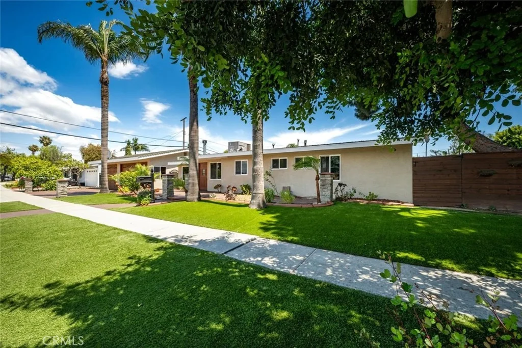 Photo of 1238 N Studebaker