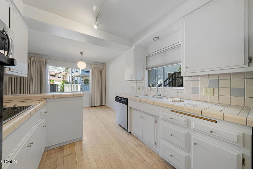 Photo of Unit 1 at 389 Cliff Drive