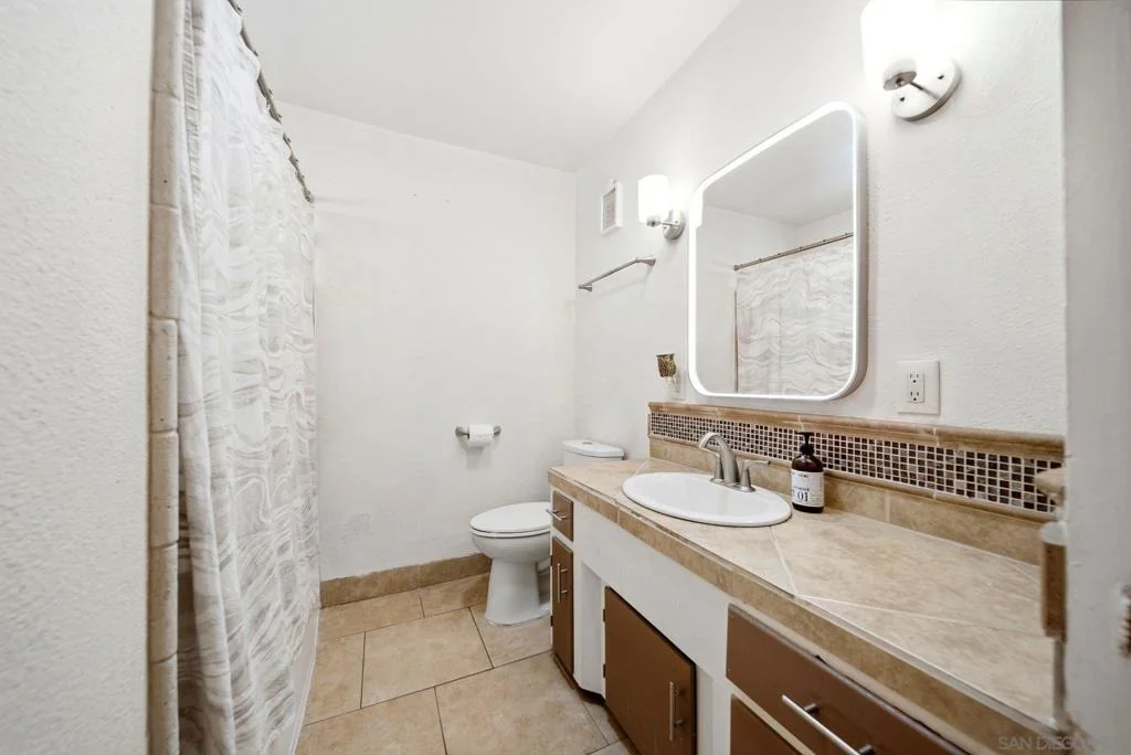 Photo of 8852 Railroad Ave