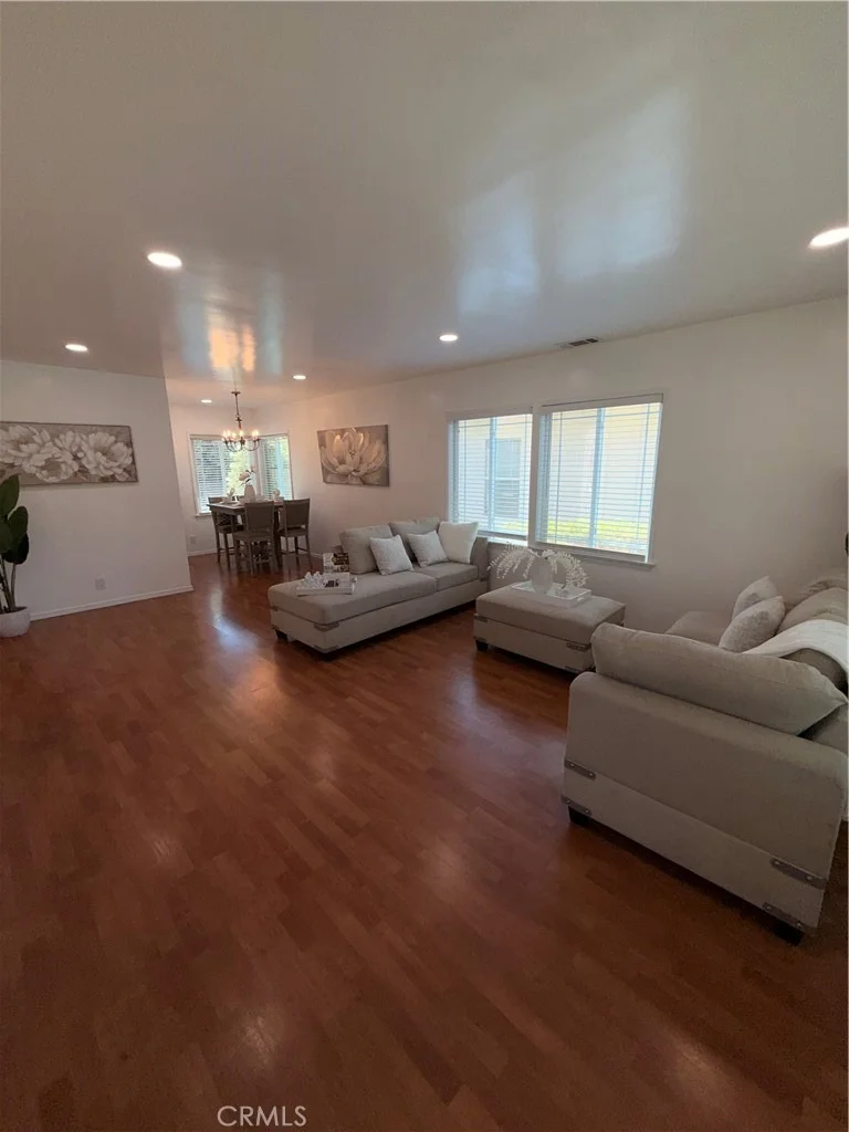 Photo of 9714 Paramount